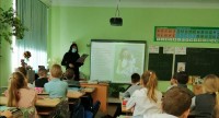 Сегодня в школе, совместно с ЦБ им Комарова, было проведено мероприятие, посвящённое Дню Матери!!!